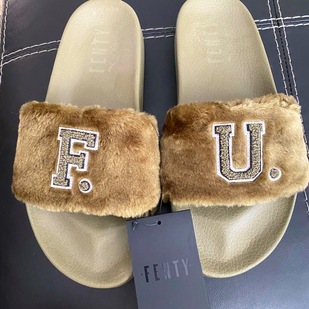 Women’s Puma Fenty by Rihanna slides!!